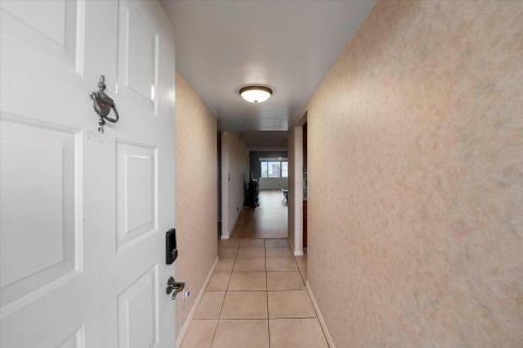 Condo in Lake Worth, Florida, 2 bedrooms  № 1182315 - photo 19