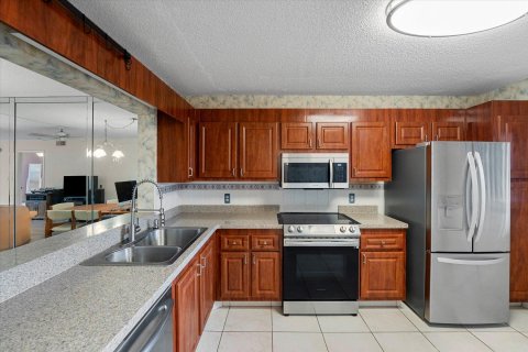 Condo in Lake Worth, Florida, 2 bedrooms  № 1182315 - photo 10