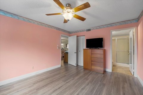 Condo in Lake Worth, Florida, 2 bedrooms  № 1182315 - photo 8