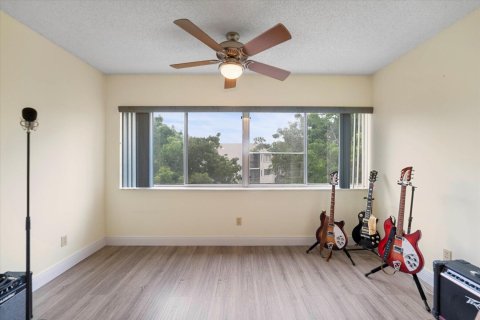 Condo in Lake Worth, Florida, 2 bedrooms  № 1182315 - photo 5