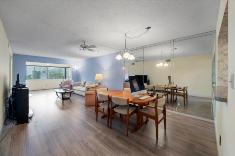 Condo in Lake Worth, Florida, 2 bedrooms  № 1182315 - photo 15