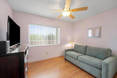 Condo in Lake Worth, Florida, 2 bedrooms  № 1182315 - photo 11