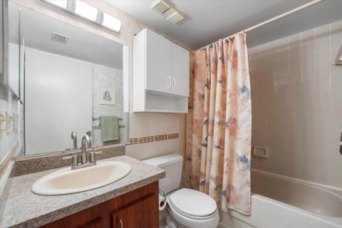 Condo in Lake Worth, Florida, 2 bedrooms  № 1182315 - photo 6