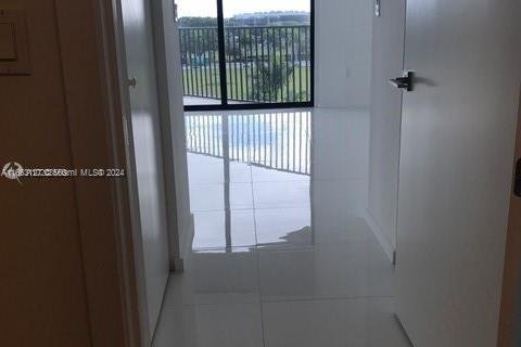 Condo in Doral, Florida, 2 bedrooms  № 1372648 - photo 4