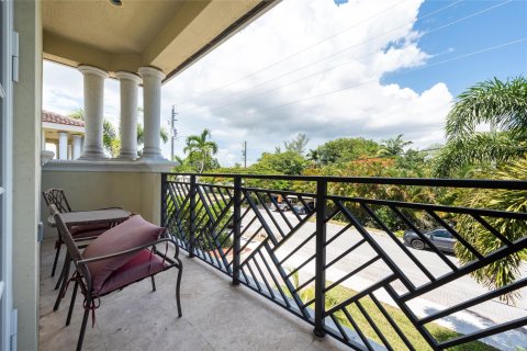 Townhouse in Wilton Manors, Florida 3 bedrooms, 246.47 sq.m. № 871206 - photo 9