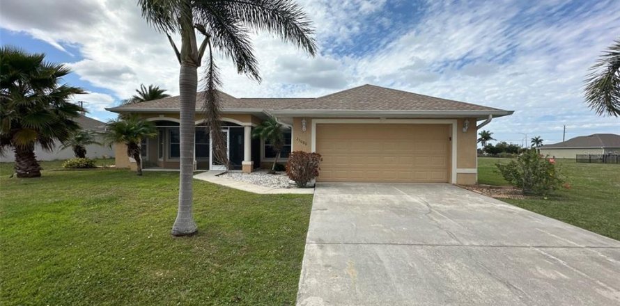 House in Punta Gorda, Florida 3 bedrooms, 165.27 sq.m. № 992956