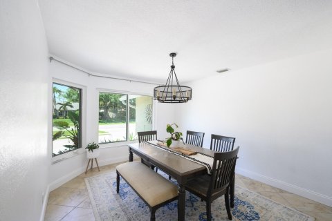 House in Wellington, Florida 4 bedrooms, 242.85 sq.m. № 1091670 - photo 15