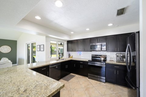 House in Wellington, Florida 4 bedrooms, 242.85 sq.m. № 1091670 - photo 21