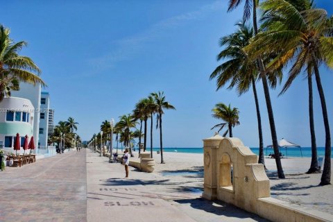 Propiedad comercial en venta en Hollywood, Florida, 167.5 m2 № 1331841 - foto 13