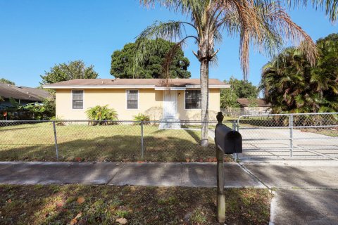 Villa ou maison à vendre à Jupiter, Floride: 3 chambres, 93.65 m2 № 1154357 - photo 1