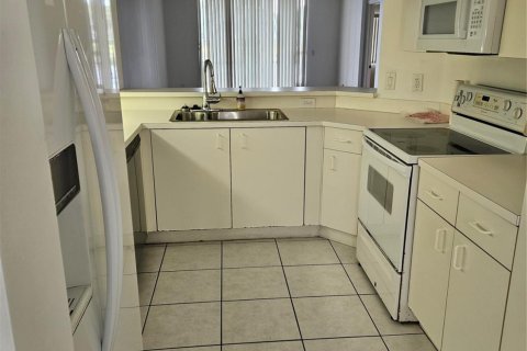 Condo in Tamarac, Florida, 2 bedrooms  № 1154359 - photo 14