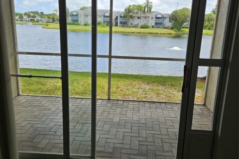 Condo in Tamarac, Florida, 2 bedrooms  № 1154359 - photo 7