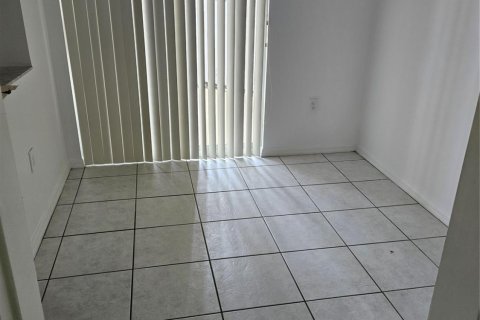 Condo in Tamarac, Florida, 2 bedrooms  № 1154359 - photo 13