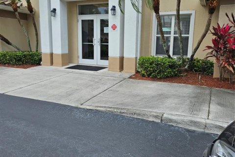 Condo in Tamarac, Florida, 2 bedrooms  № 1154359 - photo 3