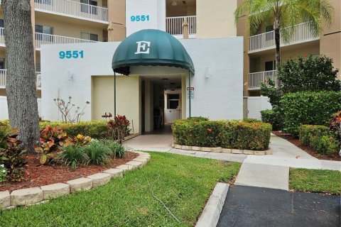 Condo in Tamarac, Florida, 2 bedrooms  № 1154359 - photo 17