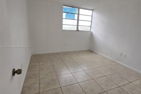 Condo in Miami, Florida, 2 bedrooms  № 1145614 - photo 13