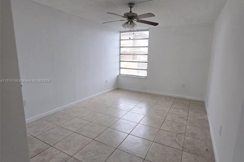 Copropriété à vendre à Miami, Floride: 2 chambres, 96.25 m2 № 1145614 - photo 21