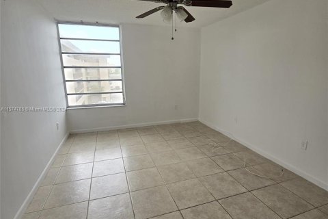 Copropriété à vendre à Miami, Floride: 2 chambres, 96.25 m2 № 1145614 - photo 24