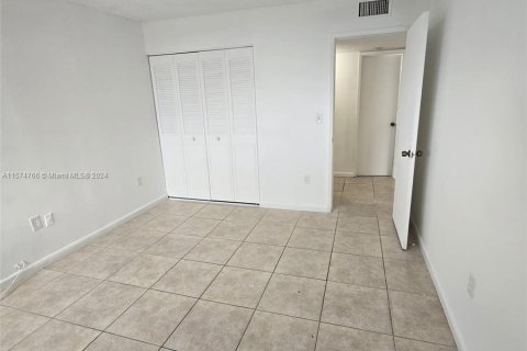 Condo in Miami, Florida, 2 bedrooms  № 1145614 - photo 14