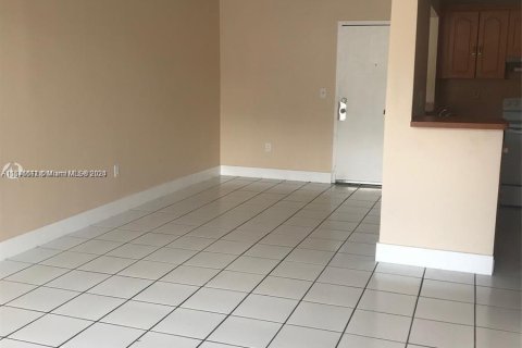 Condo in Miami, Florida, 2 bedrooms  № 1145657 - photo 3