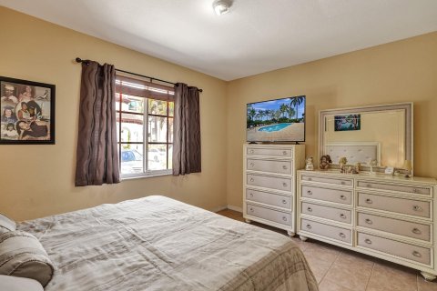 Condo in Miramar, Florida, 3 bedrooms  № 1168838 - photo 16