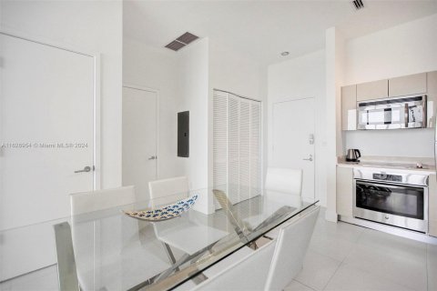 Condo in Hallandale Beach, Florida, 2 bedrooms  № 1289147 - photo 8