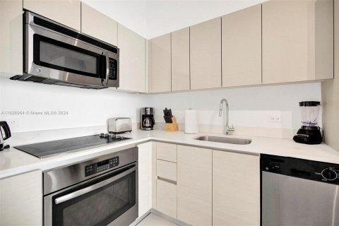 Condo in Hallandale Beach, Florida, 2 bedrooms  № 1289147 - photo 11