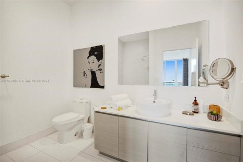 Condo in Hallandale Beach, Florida, 2 bedrooms  № 1289147 - photo 18