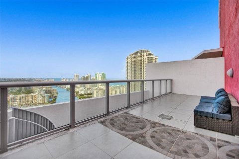 Condo in Hallandale Beach, Florida, 2 bedrooms  № 1289147 - photo 30