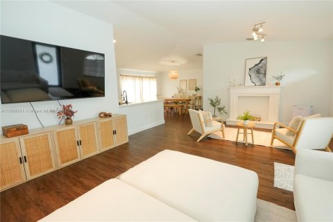 Casa en venta en Miami, Florida, 3 dormitorios, 159.42 m2 № 1394903 - foto 11