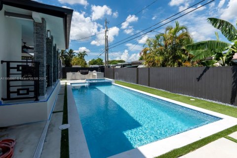 Casa en venta en Miami, Florida, 4 dormitorios, 167.6 m2 № 1394906 - foto 8