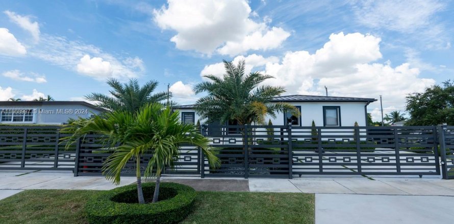 Casa en Miami, Florida 4 dormitorios, 167.6 m2 № 1394906