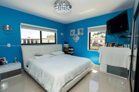 Casa en venta en Miami, Florida, 4 dormitorios, 167.6 m2 № 1394906 - foto 15