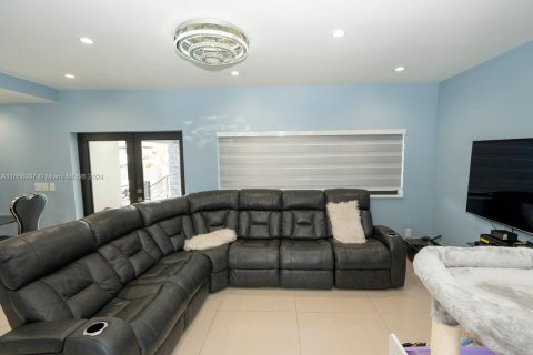 Casa en venta en Miami, Florida, 4 dormitorios, 167.6 m2 № 1394906 - foto 13