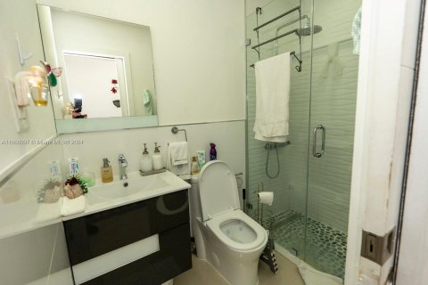 Casa en venta en Miami, Florida, 4 dormitorios, 167.6 m2 № 1394906 - foto 11