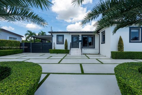 Villa ou maison à vendre à Miami, Floride: 4 chambres, 167.6 m2 № 1394906 - photo 2