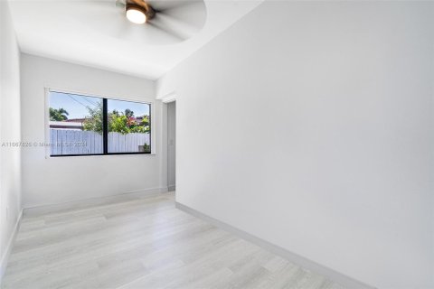 House in Sunny Isles Beach, Florida 3 bedrooms, 213.68 sq.m. № 1394901 - photo 19