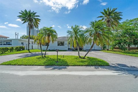 Villa ou maison à vendre à Sunny Isles Beach, Floride: 3 chambres, 213.68 m2 № 1394901 - photo 6