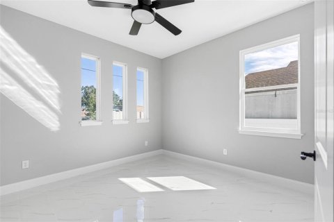 House in Tampa, Florida 4 bedrooms, 155.89 sq.m. № 1436165 - photo 13