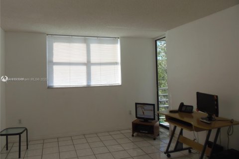 Condominio en venta en North Lauderdale, Florida, 1 dormitorio, 75.25 m2 № 703138 - foto 6