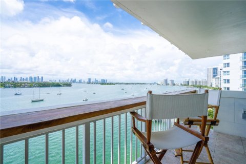 Condominio en alquiler en Miami Beach, Florida, 2 dormitorios, 104.05 m2 № 1353815 - foto 1