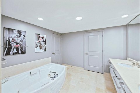 Copropriété à vendre à Hollywood, Floride: 2 chambres, 161 m2 № 1353817 - photo 20