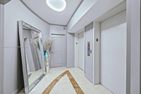 Copropriété à vendre à Hollywood, Floride: 2 chambres, 161 m2 № 1353817 - photo 25