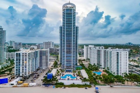 Condo in Hollywood, Florida, 2 bedrooms  № 1353817 - photo 2