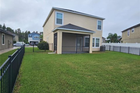 House in New Port Richey, Florida 3 bedrooms, 192.68 sq.m. № 1350132 - photo 22