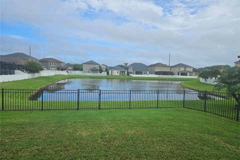 House in New Port Richey, Florida 3 bedrooms, 192.68 sq.m. № 1350132 - photo 24