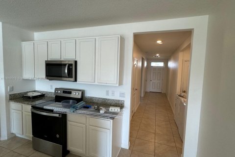 Casa en venta en Davenport, Florida, 4 dormitorios, 222.5 m2 № 1236081 - foto 3