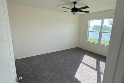 Casa en venta en Davenport, Florida, 4 dormitorios, 222.5 m2 № 1236081 - foto 2