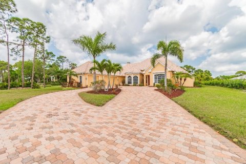 Villa ou maison à vendre à Punta Gorda, Floride: 4 chambres, 278.61 m2 № 472540 - photo 1