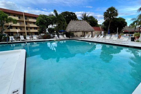 Copropriété à vendre à Pompano Beach, Floride: 2 chambres, 99.22 m2 № 1096345 - photo 3